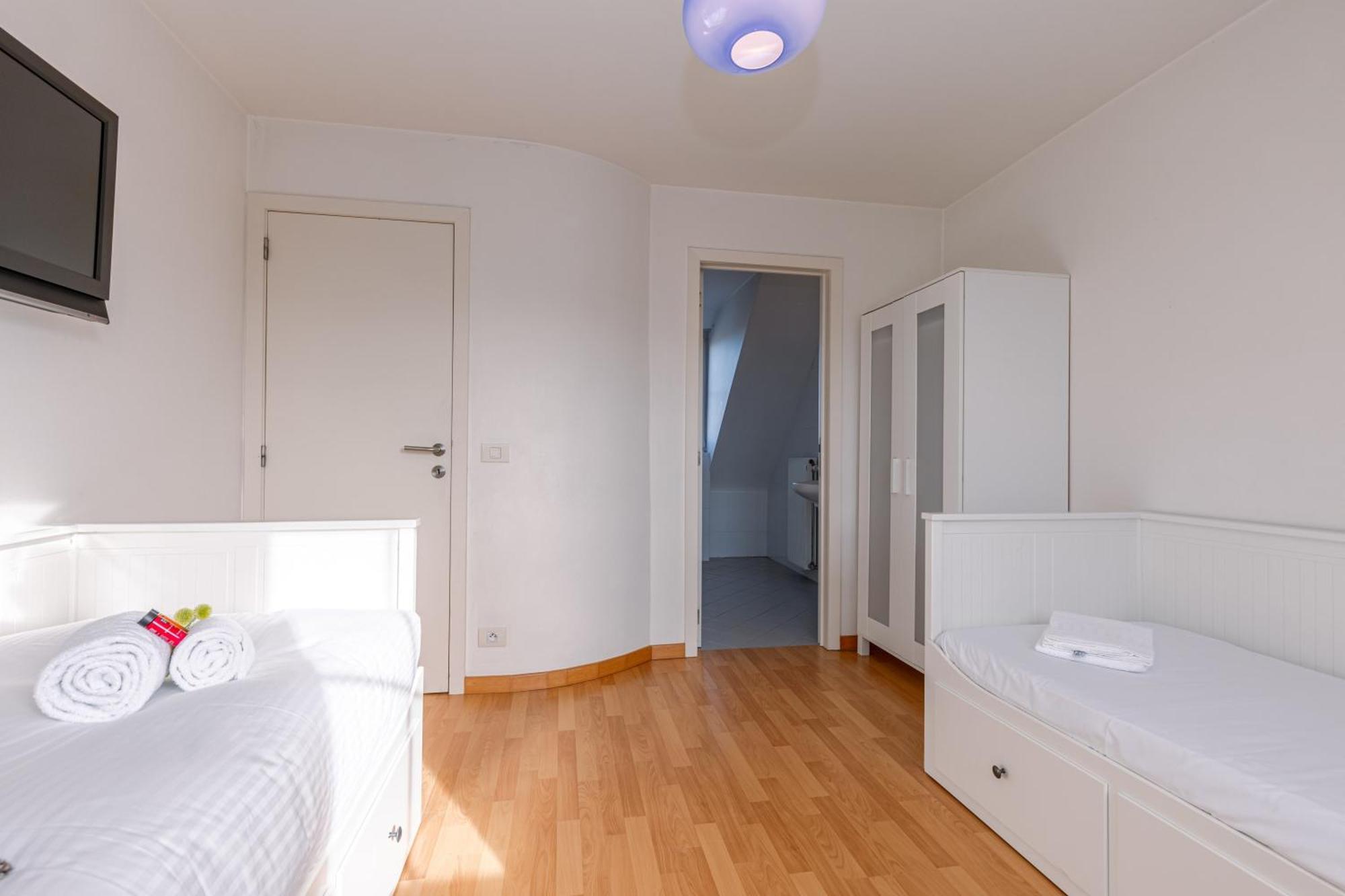 Charming Spacious Duplex Apt With Private Parking In Knokke Apartment Exterior photo
