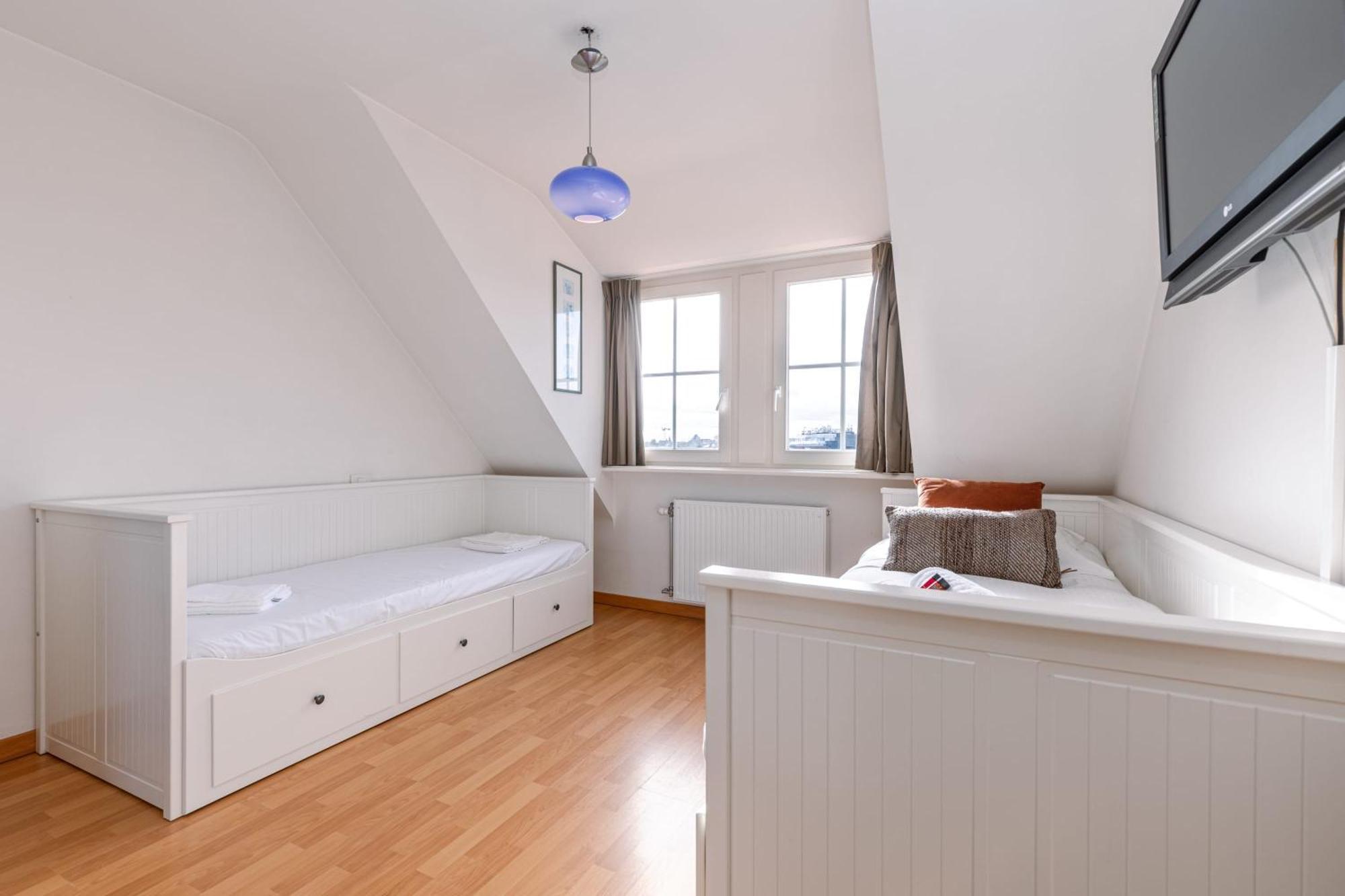 Charming Spacious Duplex Apt With Private Parking In Knokke Apartment Exterior photo